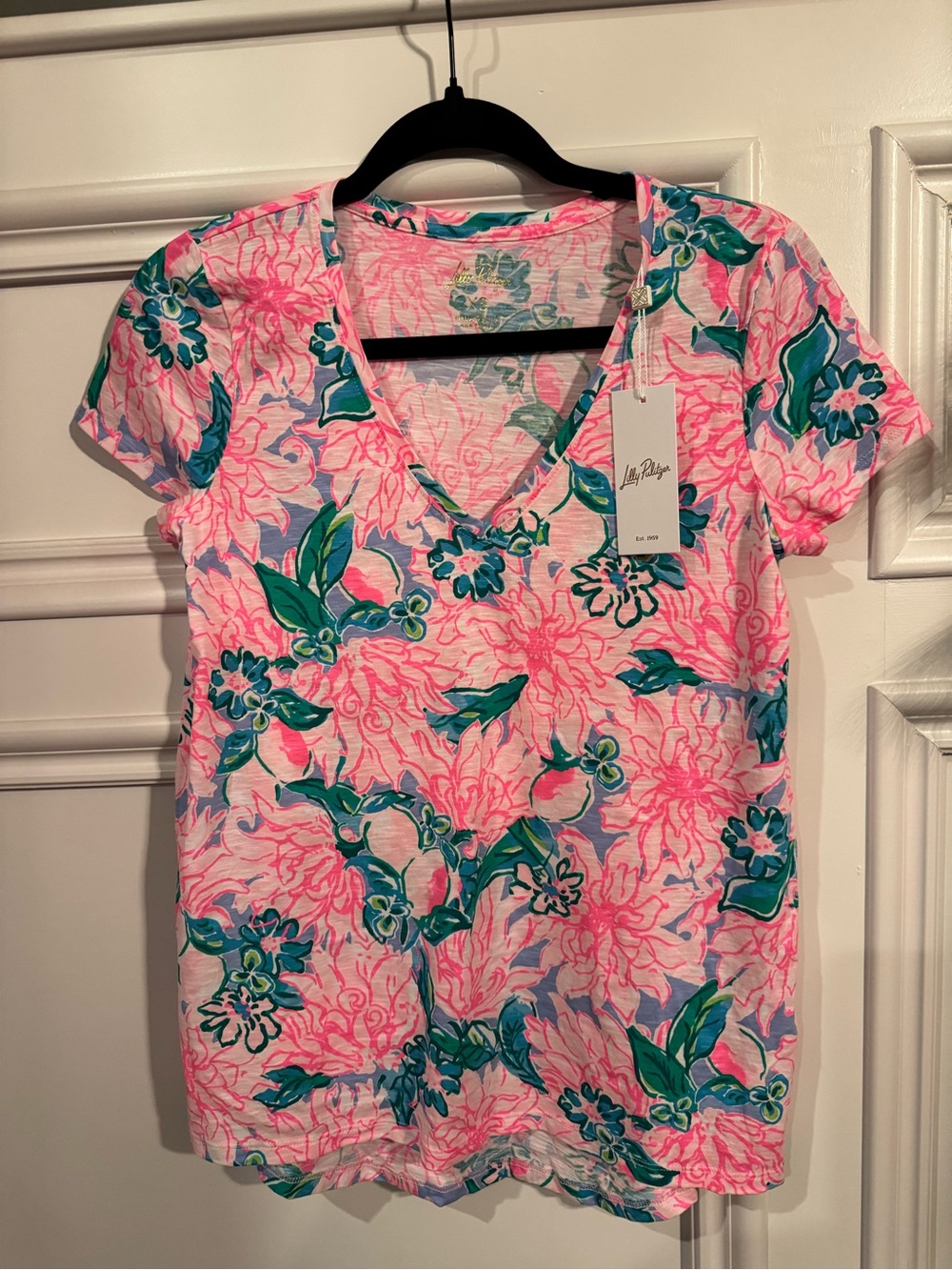 NWT Lilly Pulitzer Etta Pink Tropical V-Neck Tee